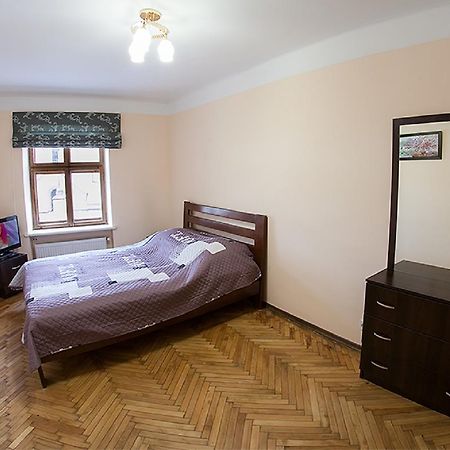 Квартира В Центрі На Вулиці Вірменській 12 Є Дві Спальні Двуспальні Ліжка Liov Exterior foto